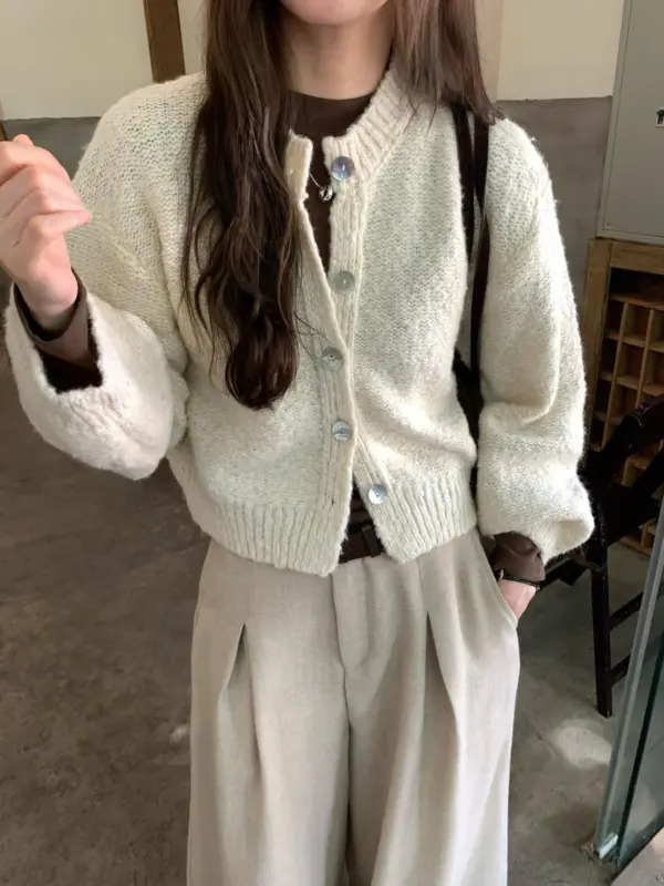 韓系肌理感貝殼扣混紡保暖毛衣（含6%羊毛）