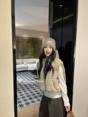 1762053773152 秋冬甜美百搭羊羔毛連帽馬甲短外套