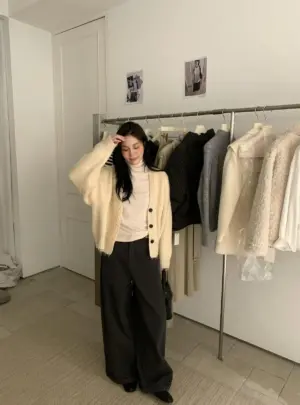 1763604362540 慵懶風復古v領拉絨保暖毛衣